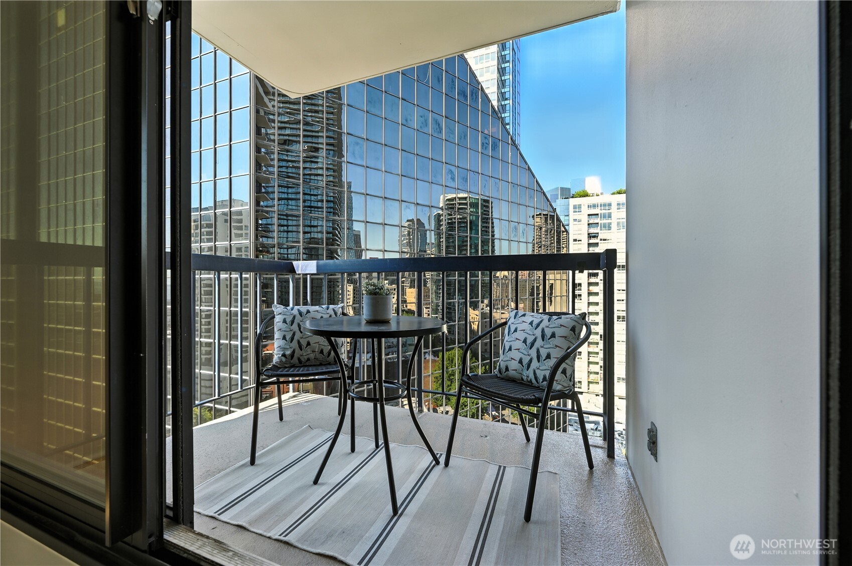 2100 3rd Avenue Unit: 1604