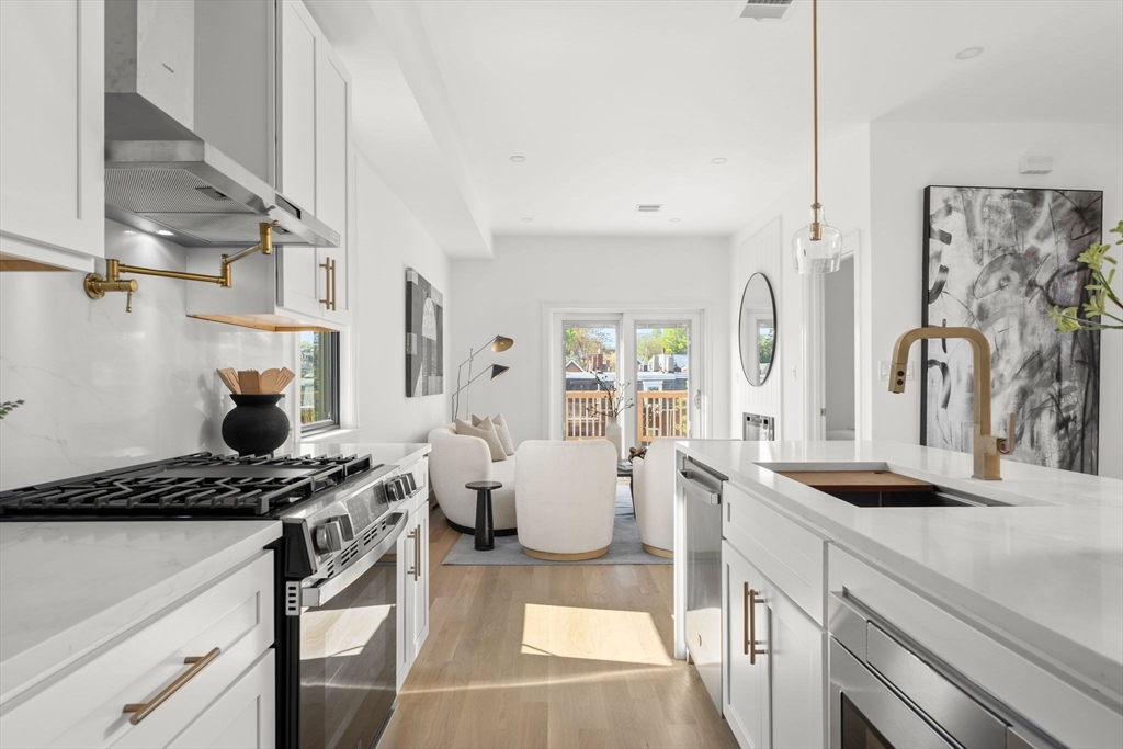 100 Bennington St Unit: PH4A