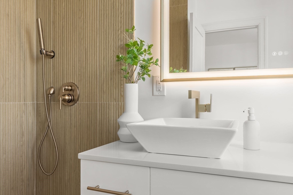 100 Bennington St Unit: PH4A