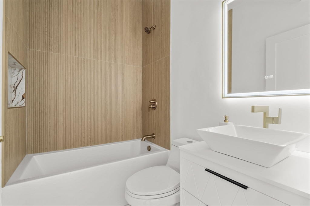 100 Bennington St Unit: PH4A