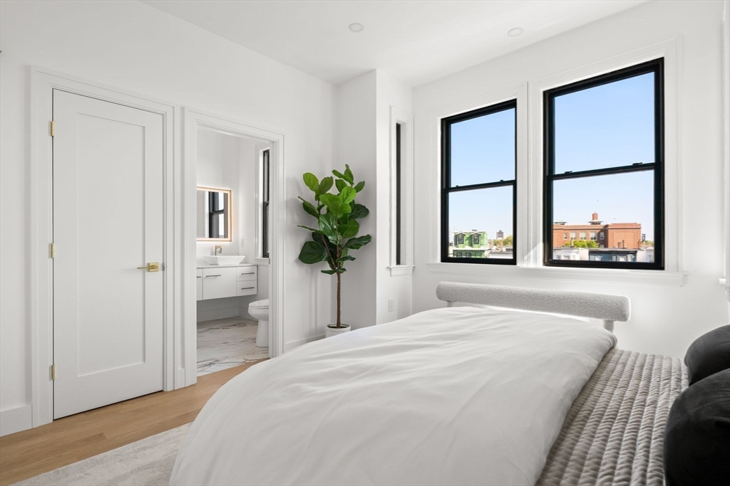 100 Bennington St Unit: PH4A