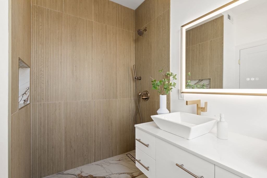 100 Bennington St Unit: PH4A