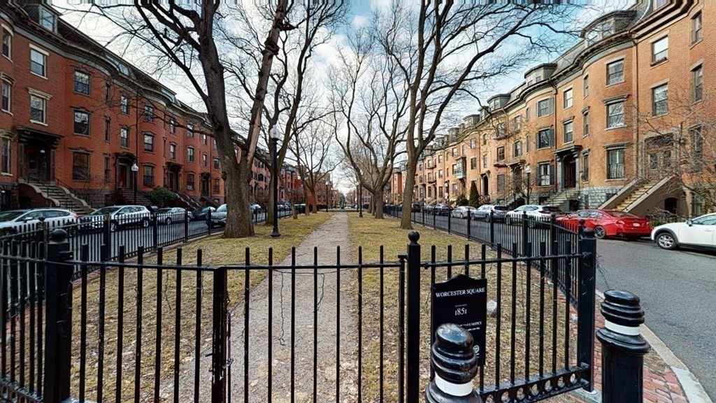 26 Worcester Sq # 2