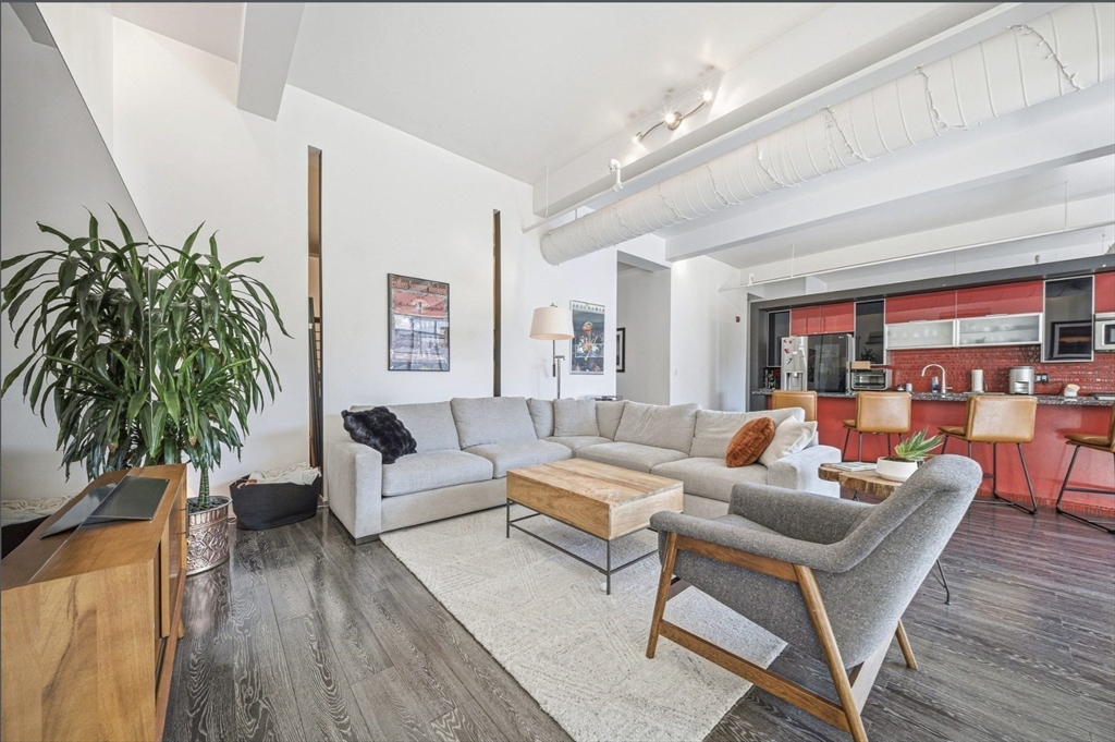 1200 Washington St. # 215