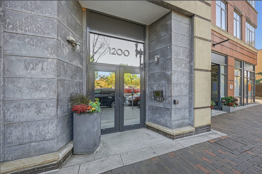 1200 Washington St. # 215
