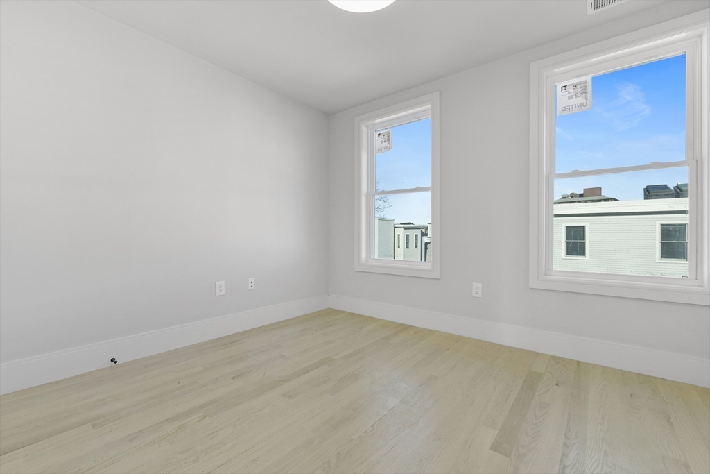 183 Maverick St # 3