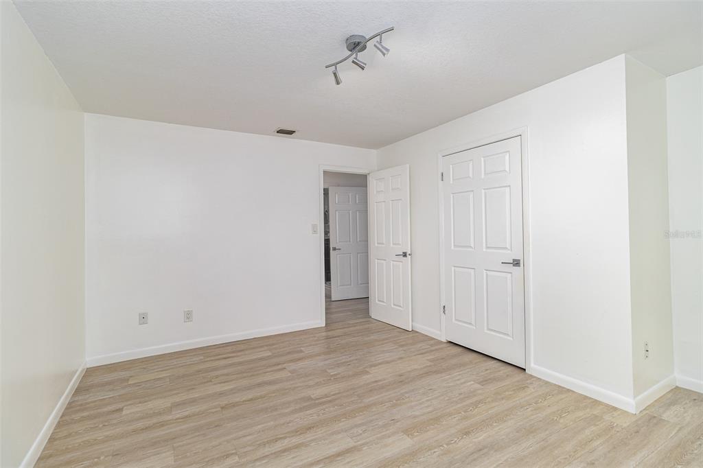1800 KING ARTHUR CIR