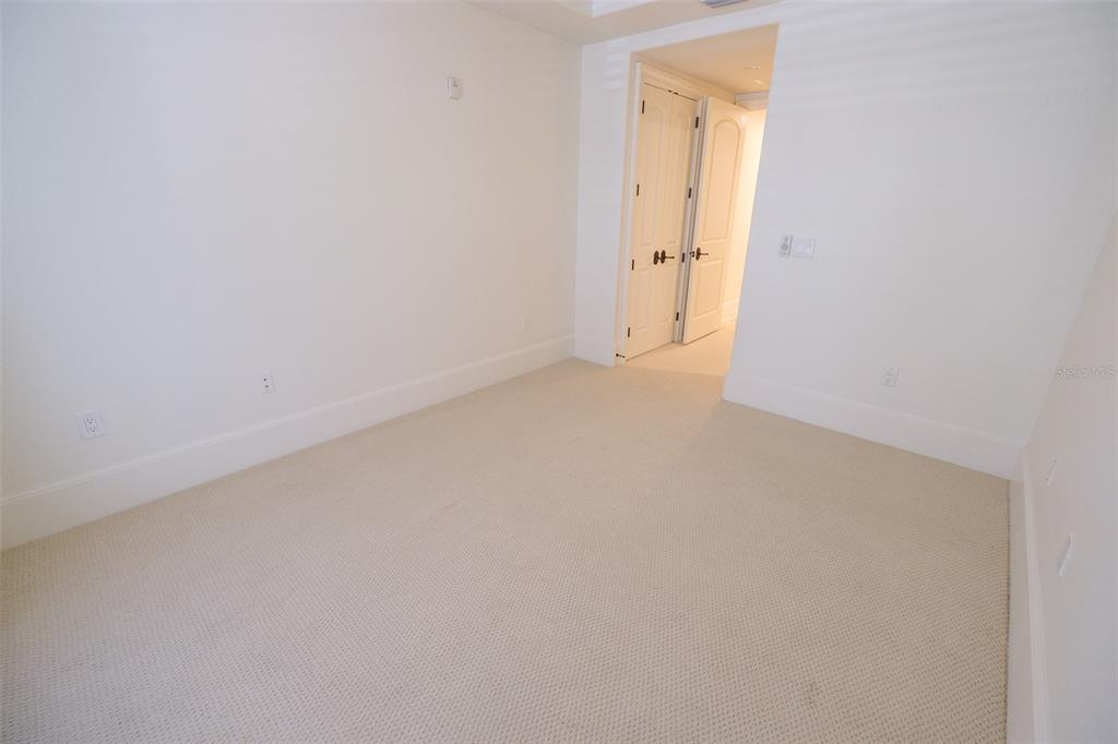 315 E NEW ENGLAND AVE #8