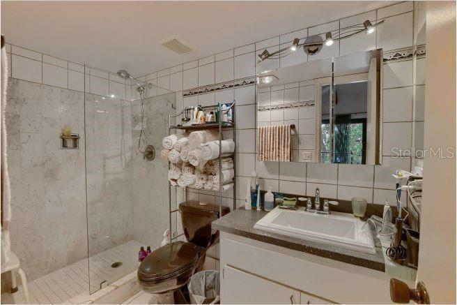 3881 CRYSTAL LAKE DR #4