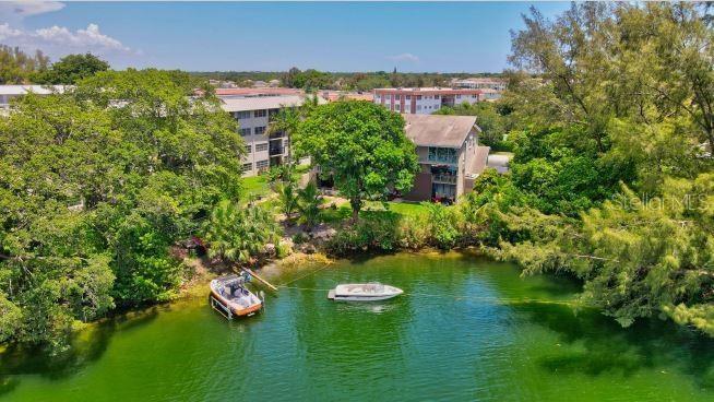 3881 CRYSTAL LAKE DR #4