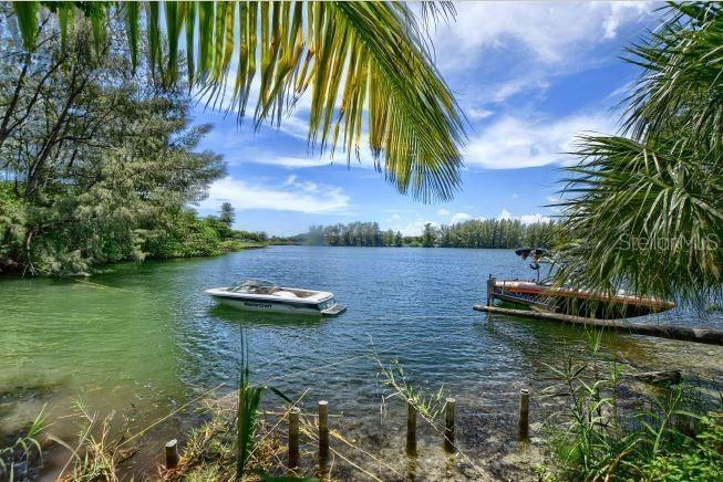 3881 CRYSTAL LAKE DR #4