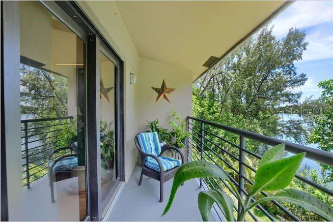 3881 CRYSTAL LAKE DR #4