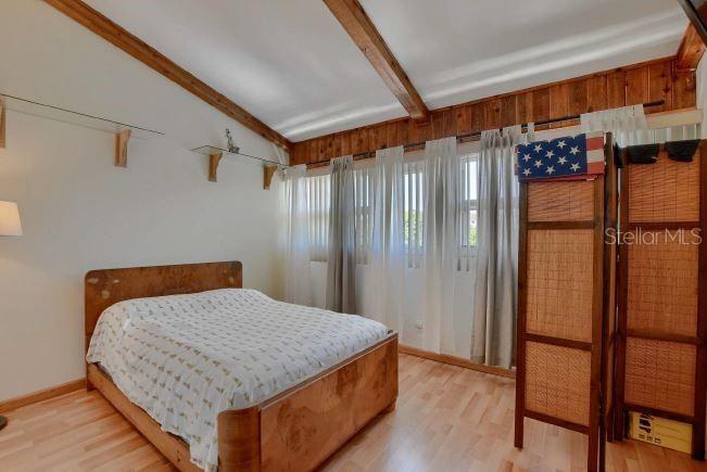 3881 CRYSTAL LAKE DR #4