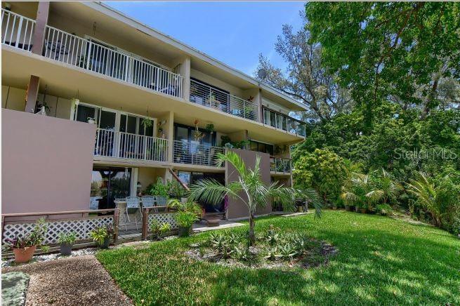 3881 CRYSTAL LAKE DR #4