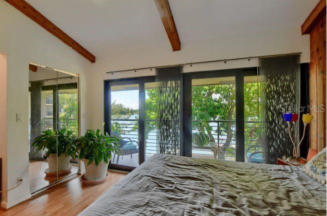 3881 CRYSTAL LAKE DR #4