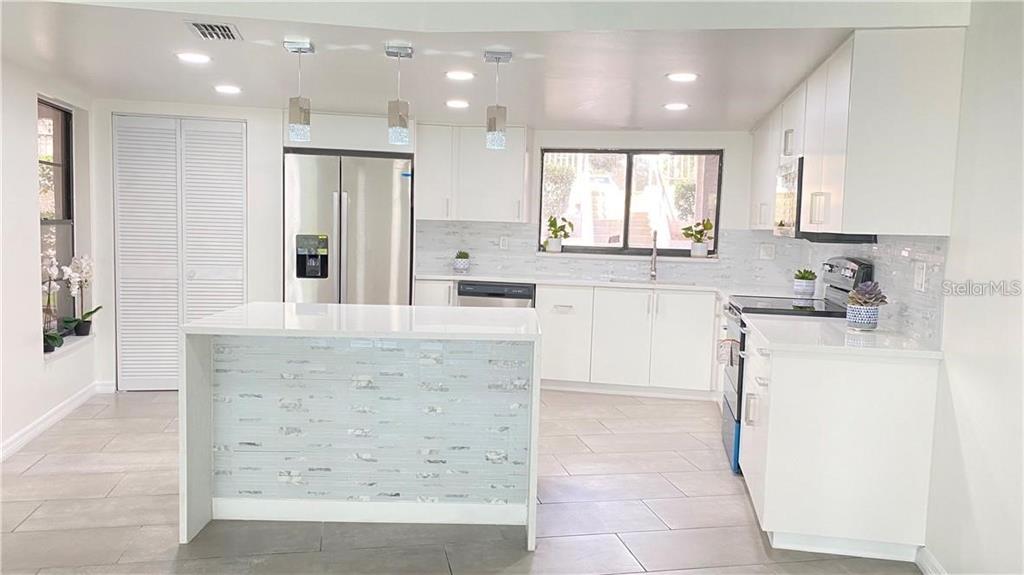 1054 LOTUS COVE CT #612