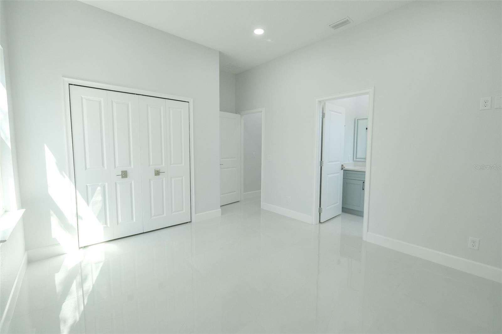 1404 BORDER DR