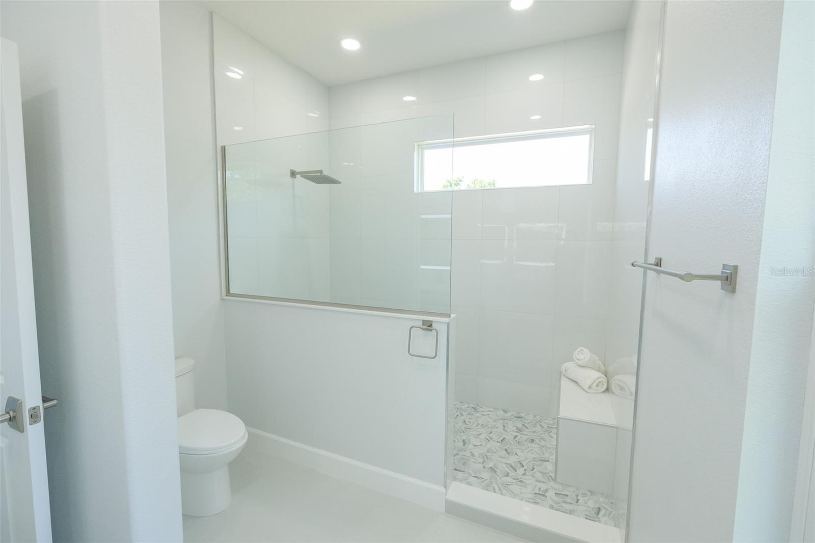 1404 BORDER DR
