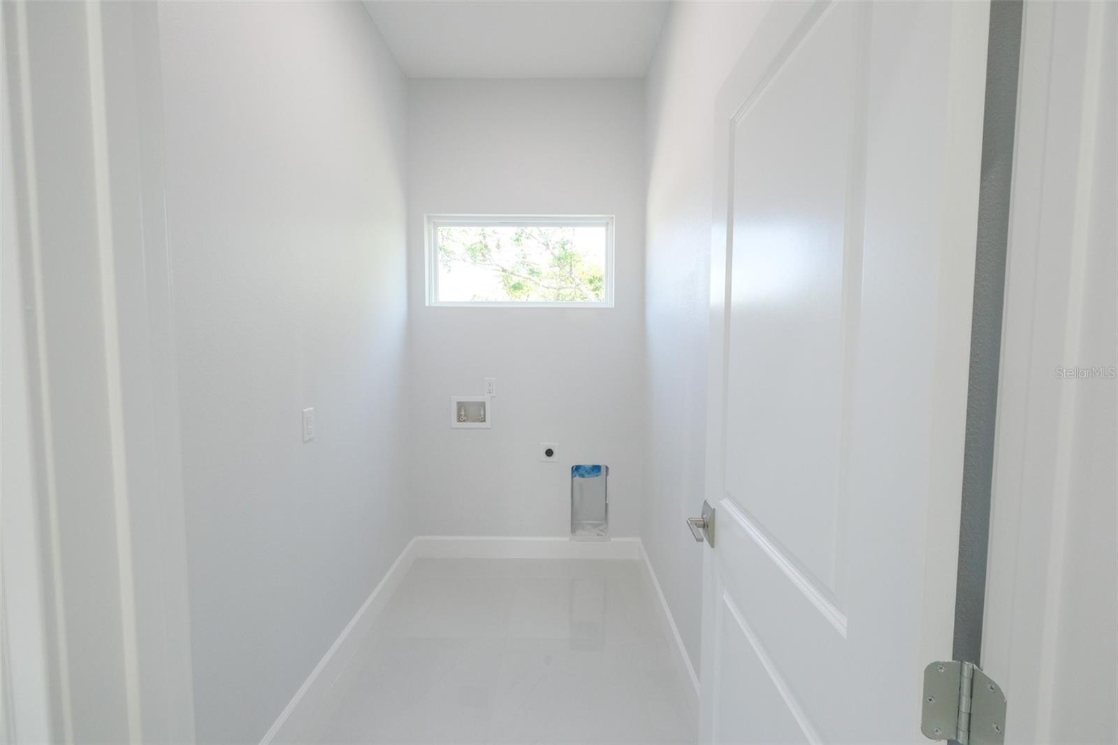 1404 BORDER DR