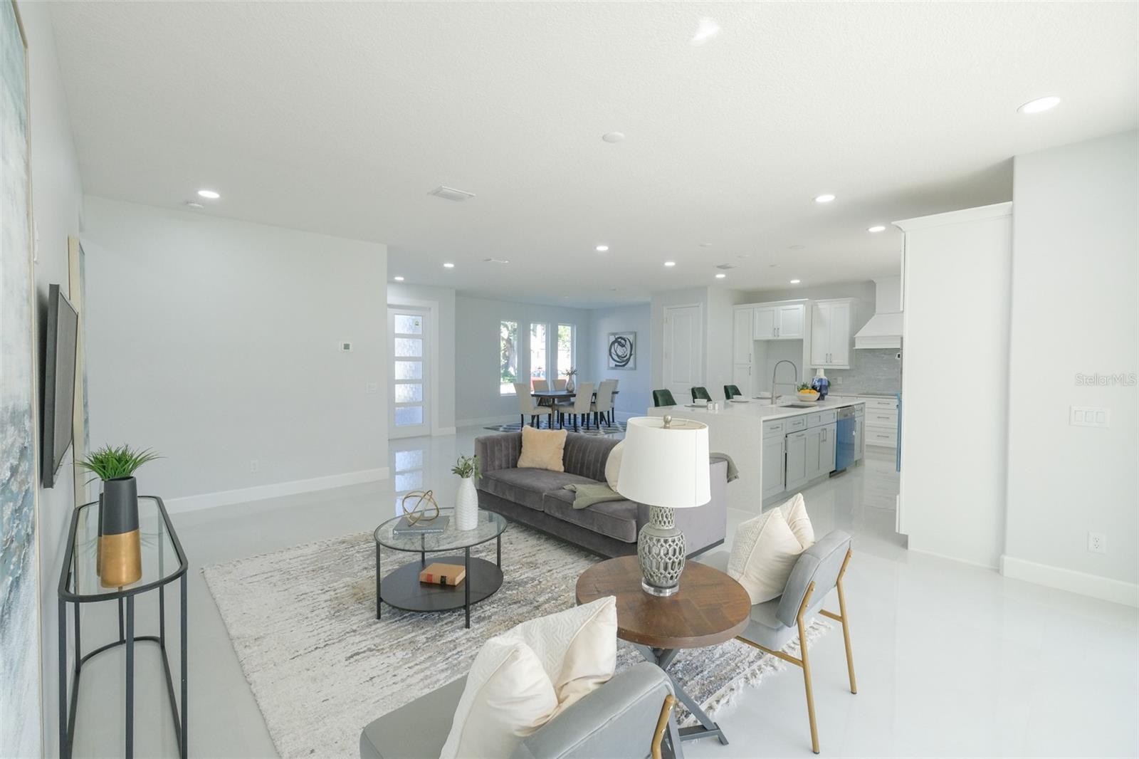 1404 BORDER DR