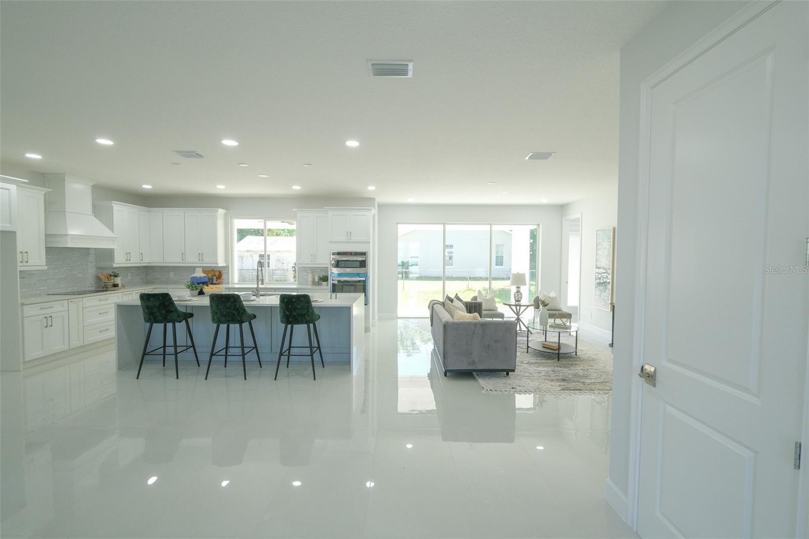1404 BORDER DR