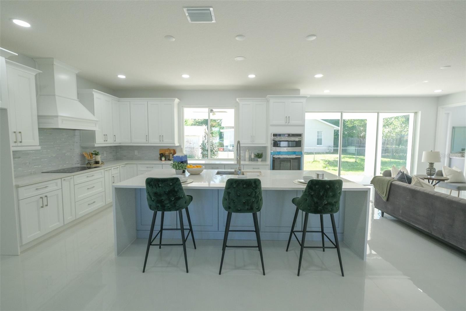 1404 BORDER DR