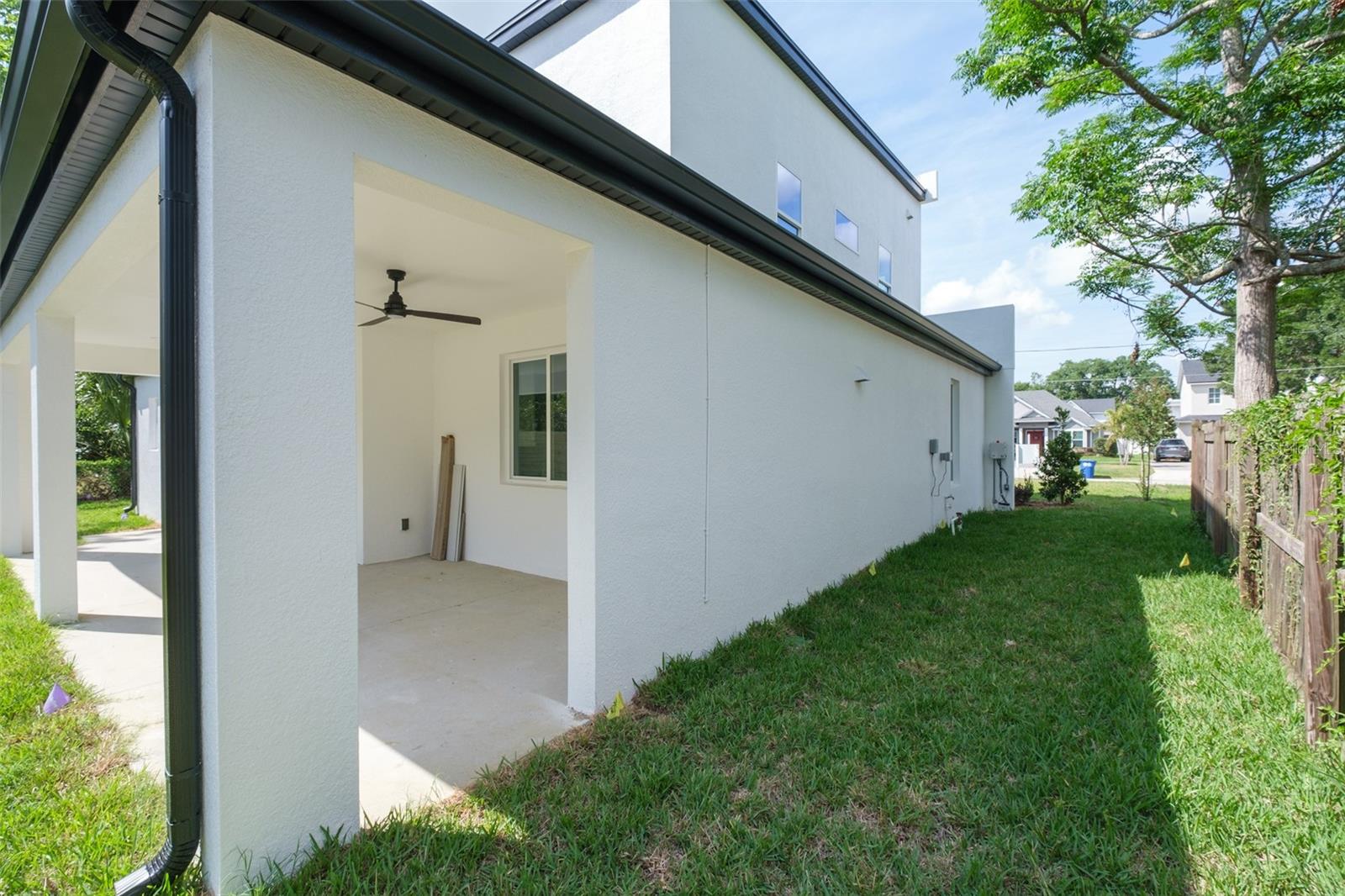 1404 BORDER DR
