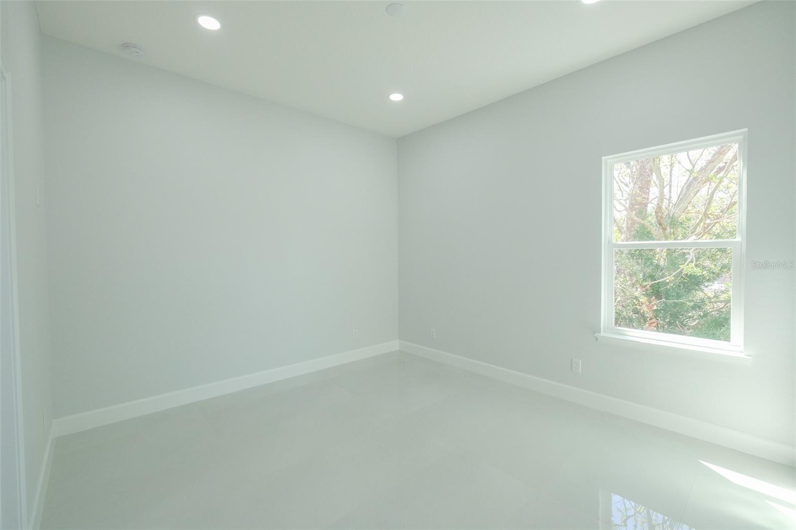 1404 BORDER DR