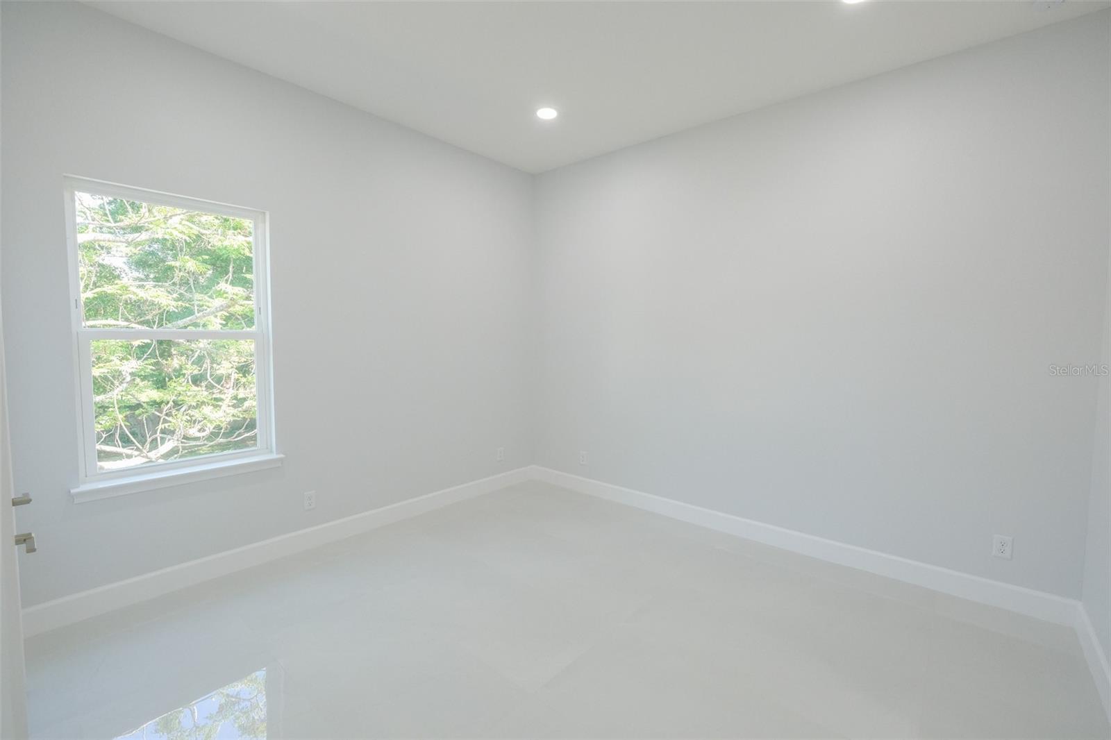 1404 BORDER DR
