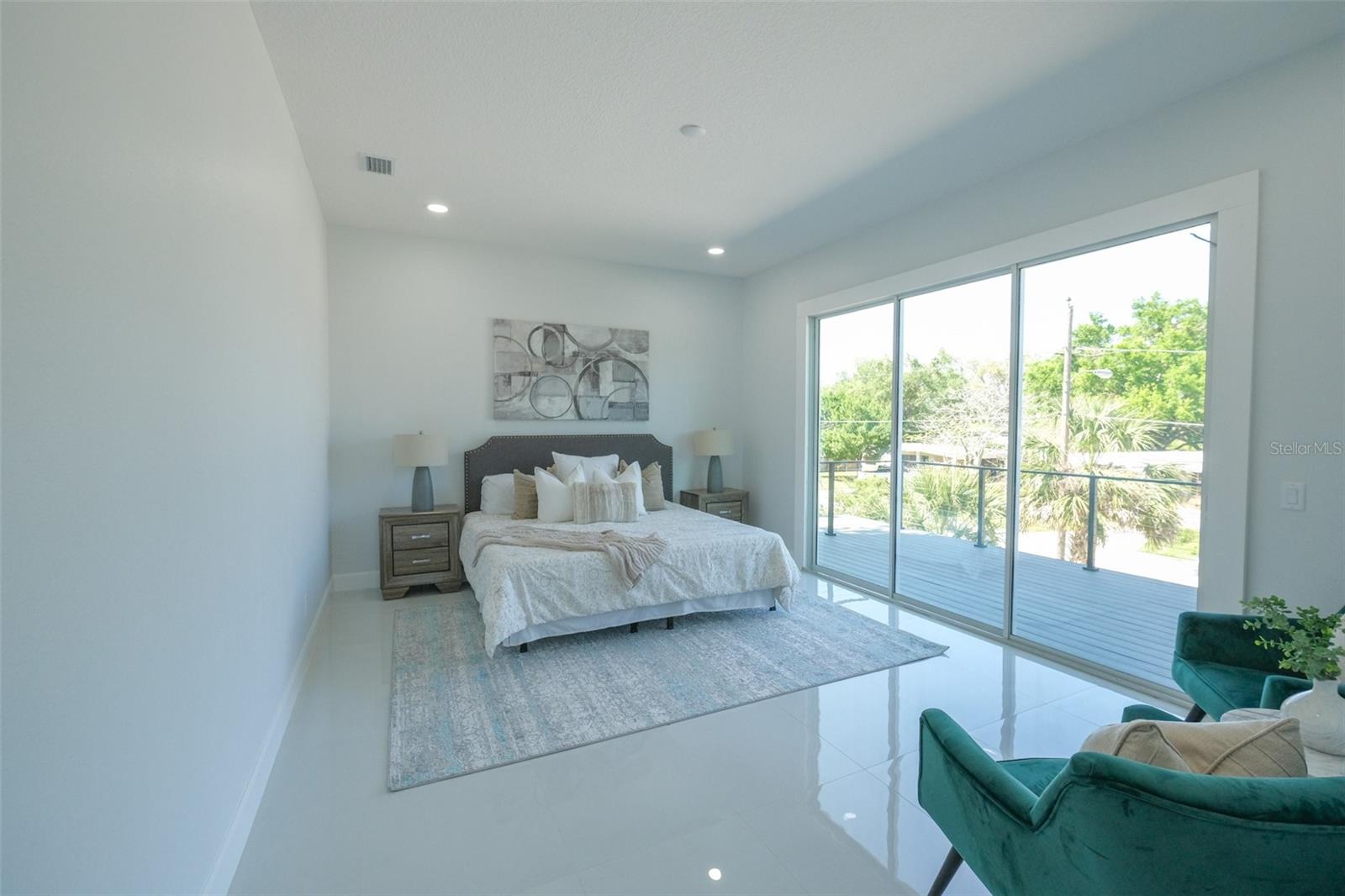1404 BORDER DR
