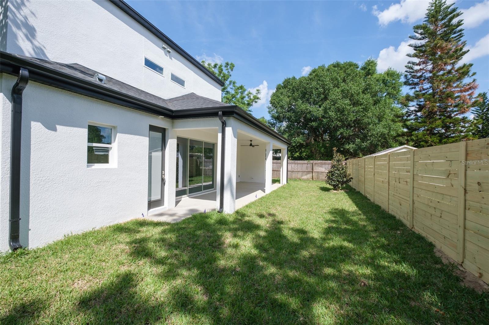1404 BORDER DR