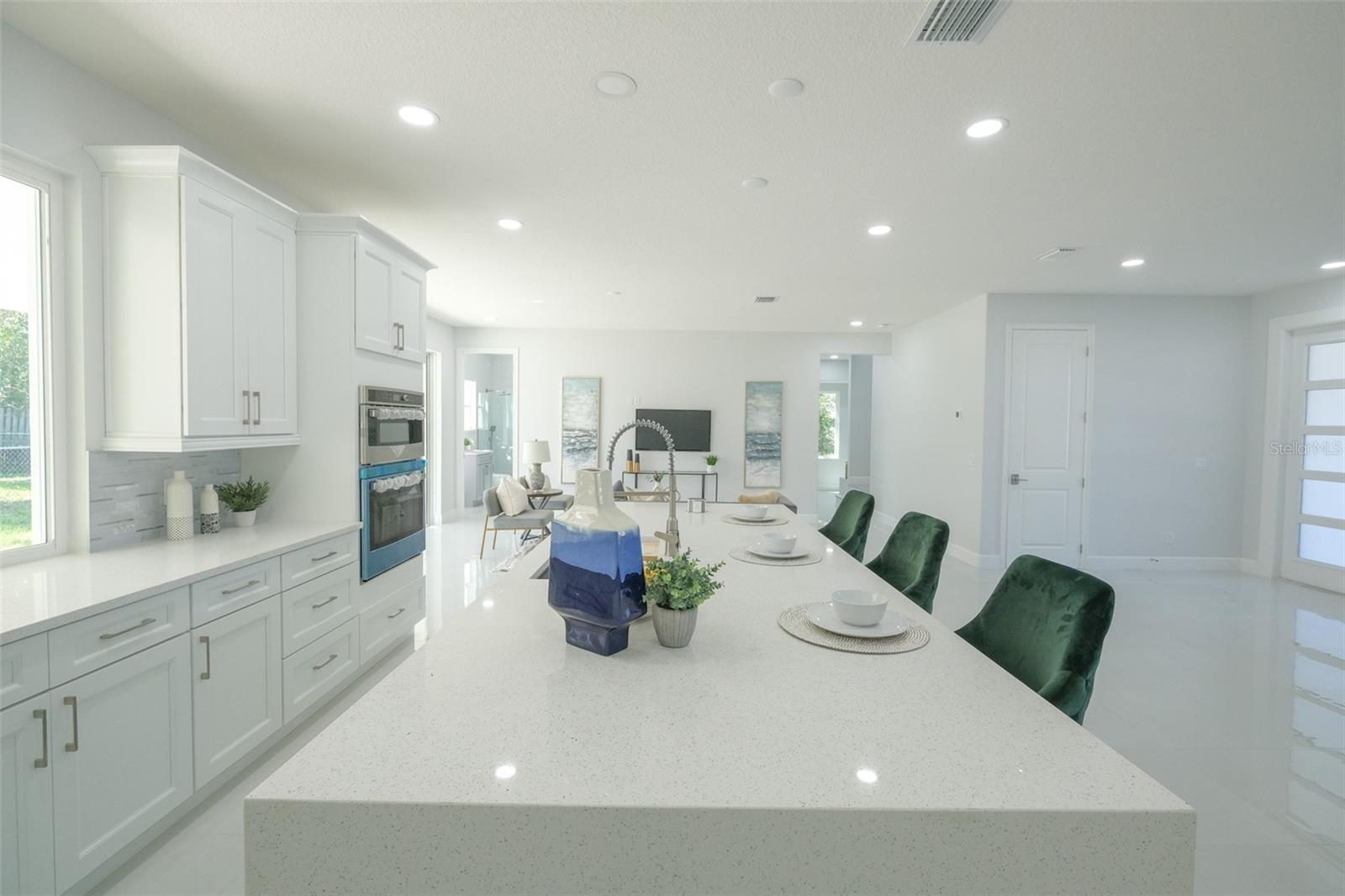 1404 BORDER DR