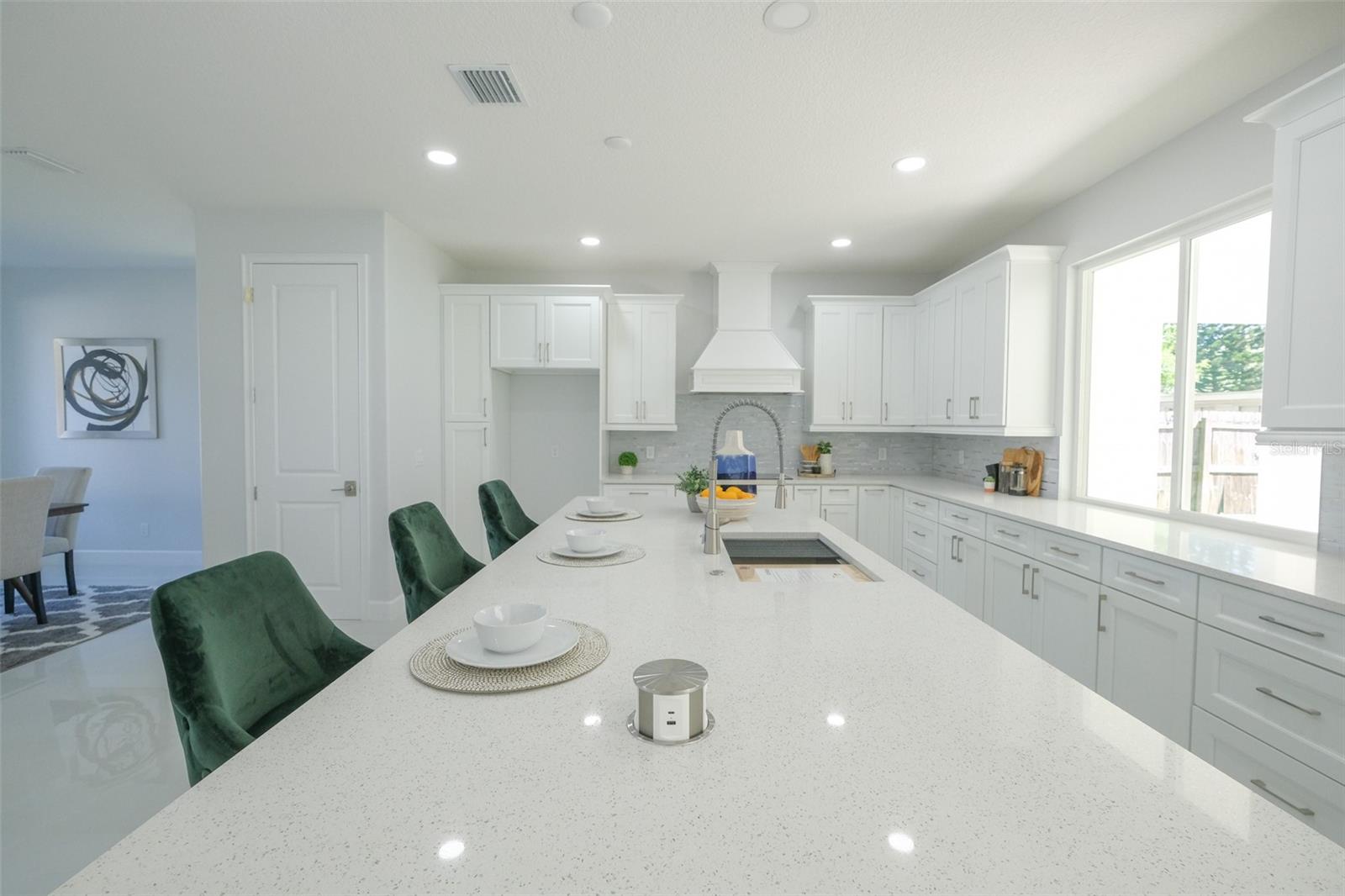 1404 BORDER DR