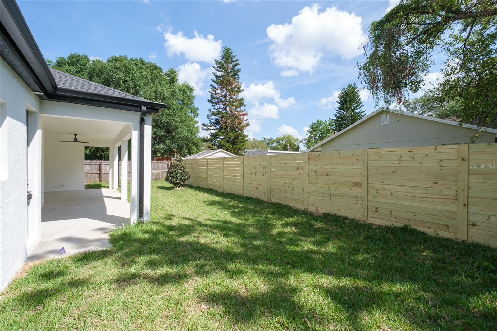 1404 BORDER DR