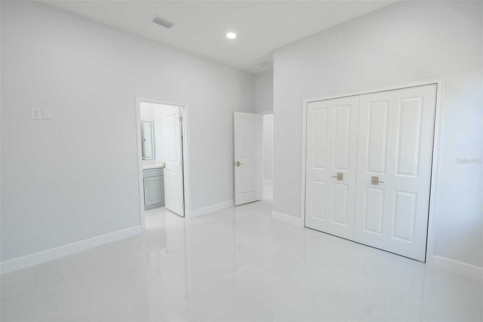 1404 BORDER DR