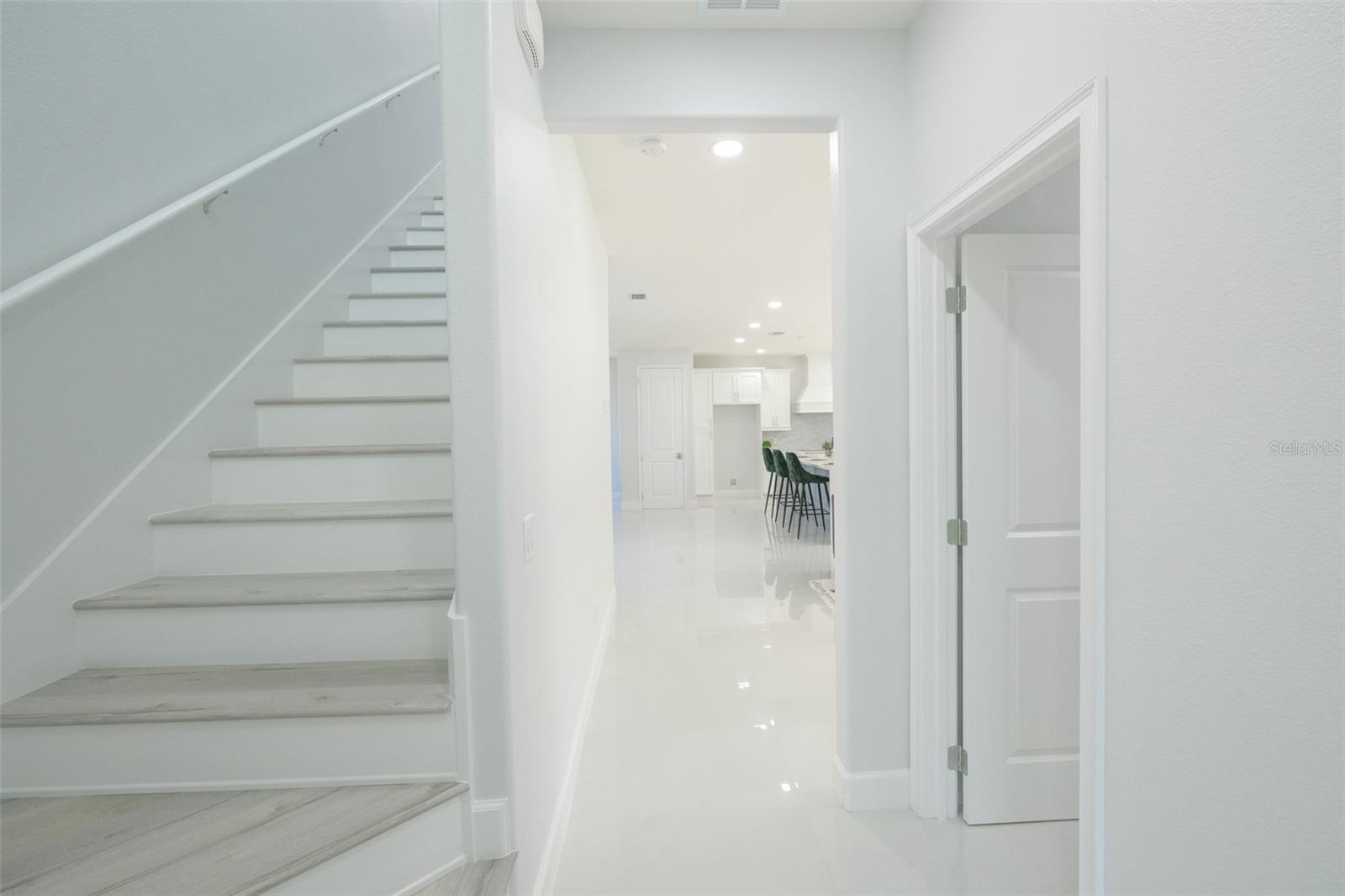1404 BORDER DR