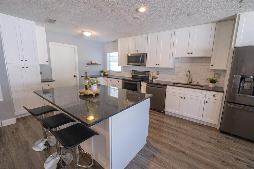 337 S COUNTRY CLUB RD