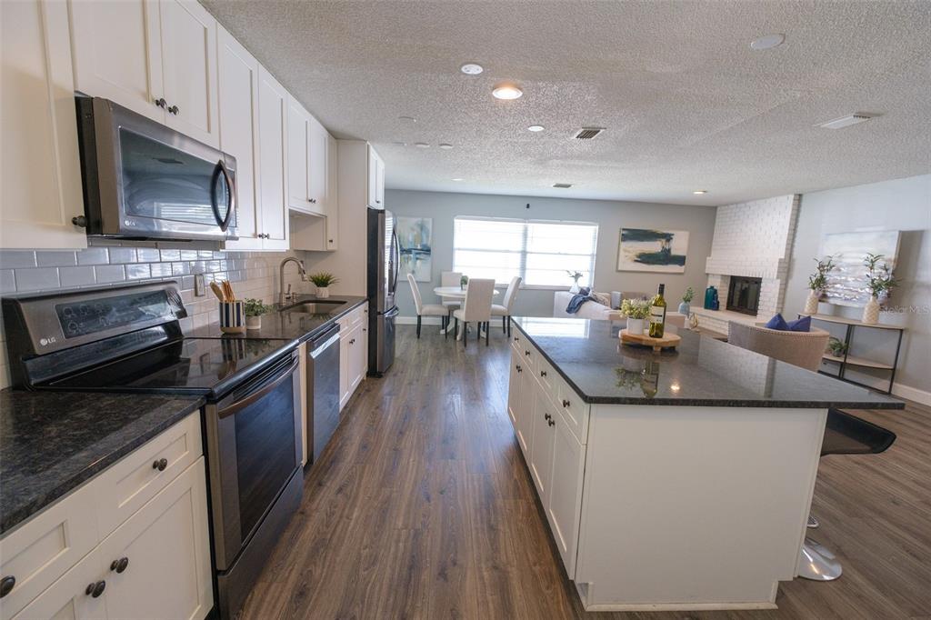 337 S COUNTRY CLUB RD