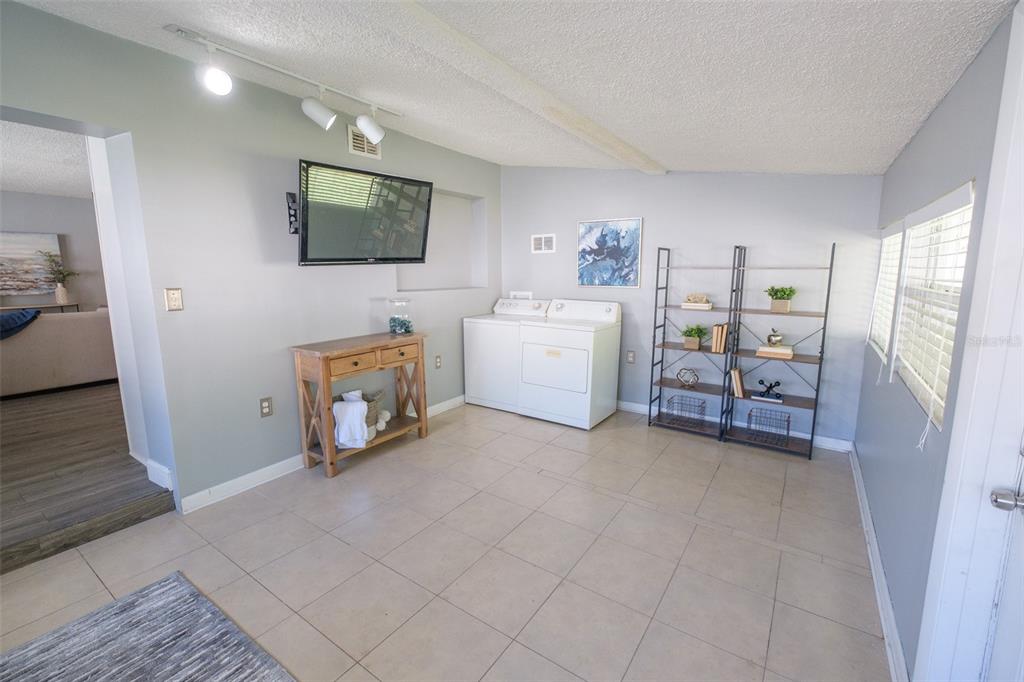 337 S COUNTRY CLUB RD