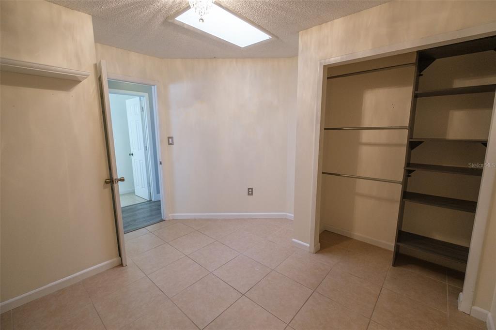 337 S COUNTRY CLUB RD