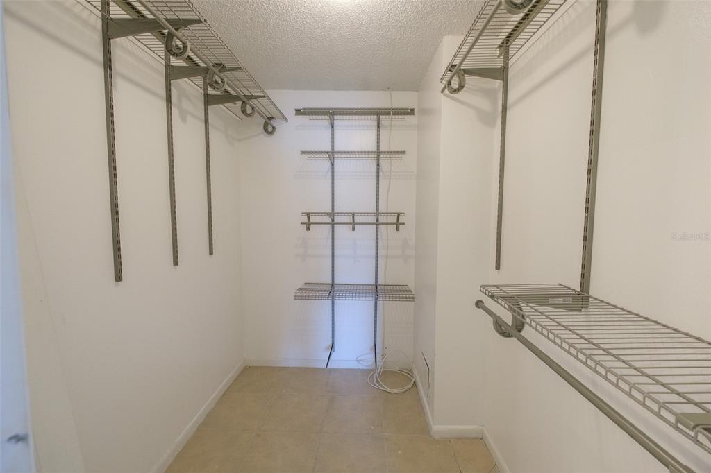 337 S COUNTRY CLUB RD