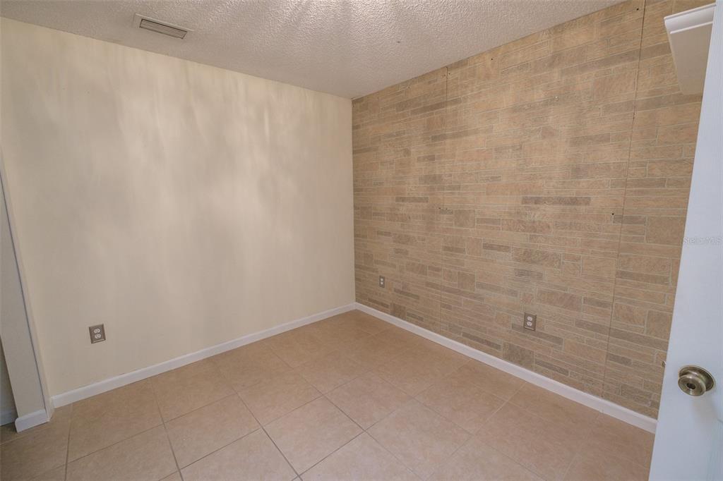 337 S COUNTRY CLUB RD