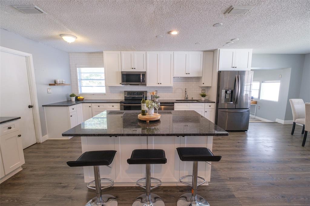 337 S COUNTRY CLUB RD