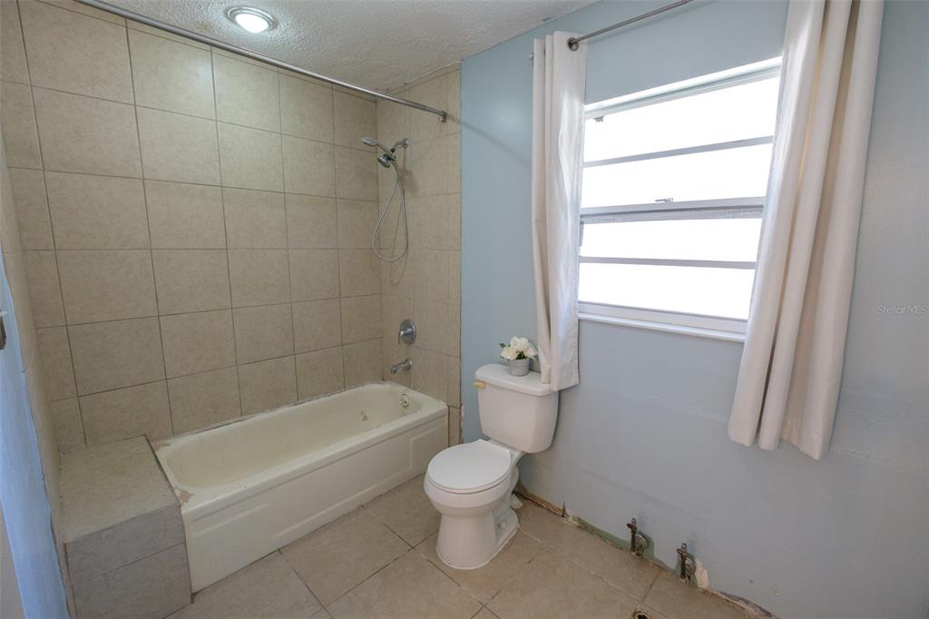 337 S COUNTRY CLUB RD