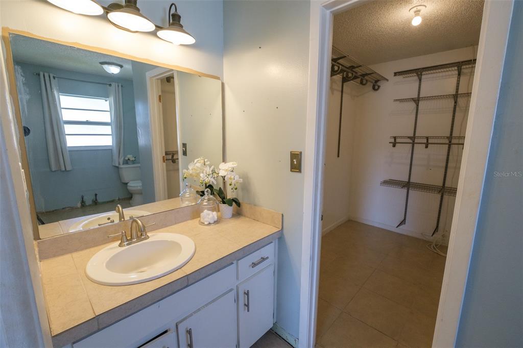 337 S COUNTRY CLUB RD