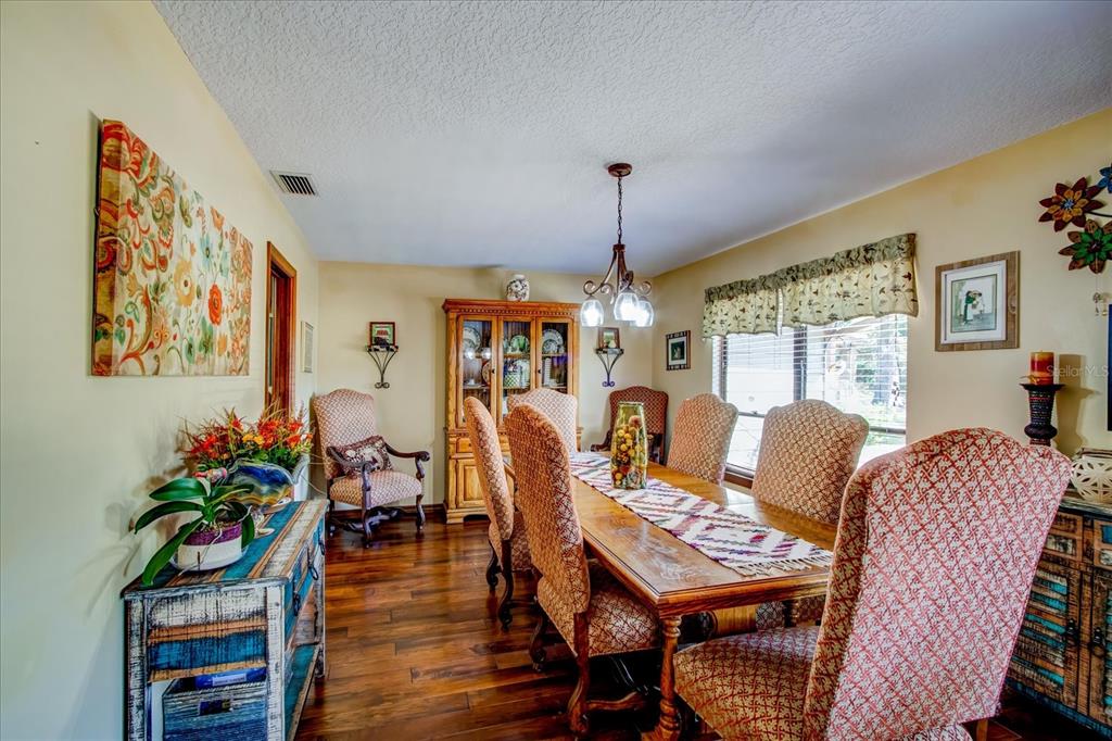 213 BARRY CT
