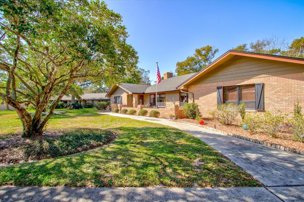 213 BARRY CT