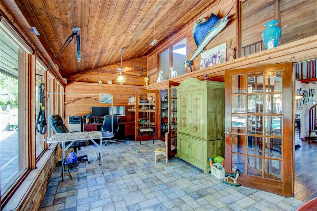 213 BARRY CT