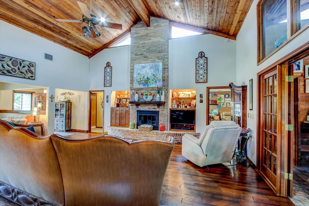 213 BARRY CT