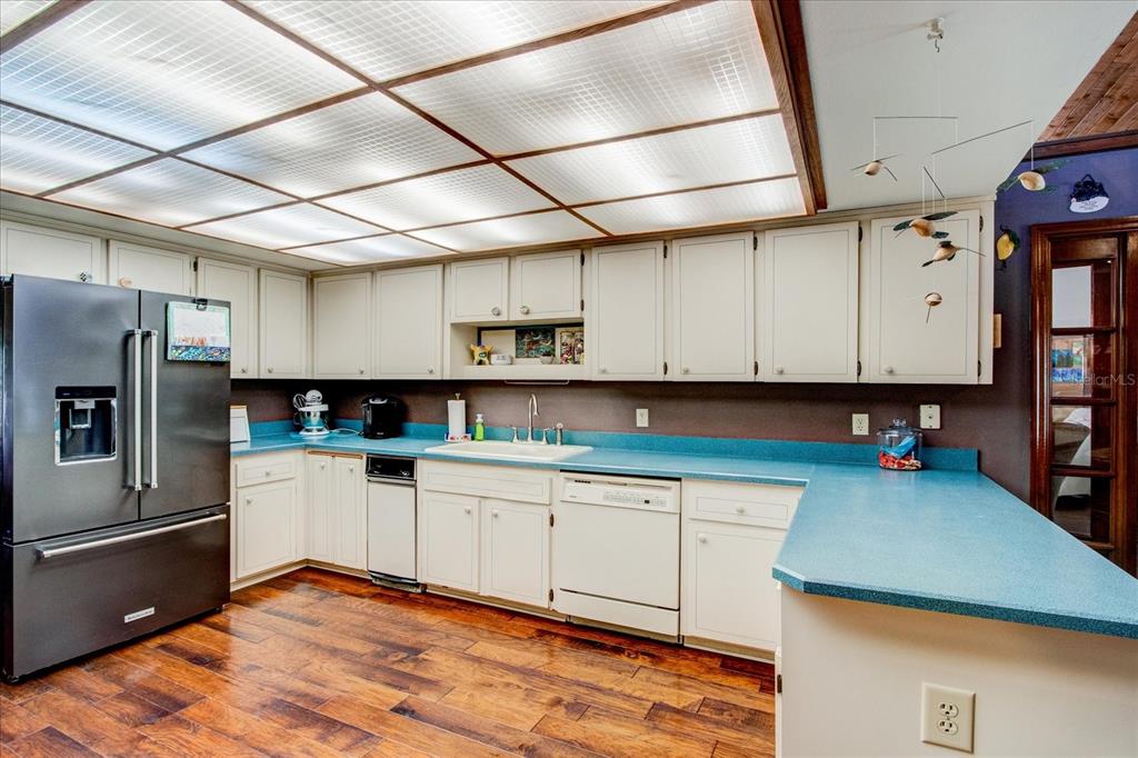 213 BARRY CT